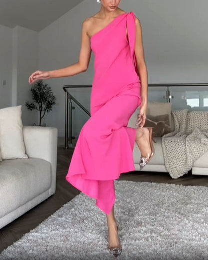 Vestido elegante con cordones y hombros lisos