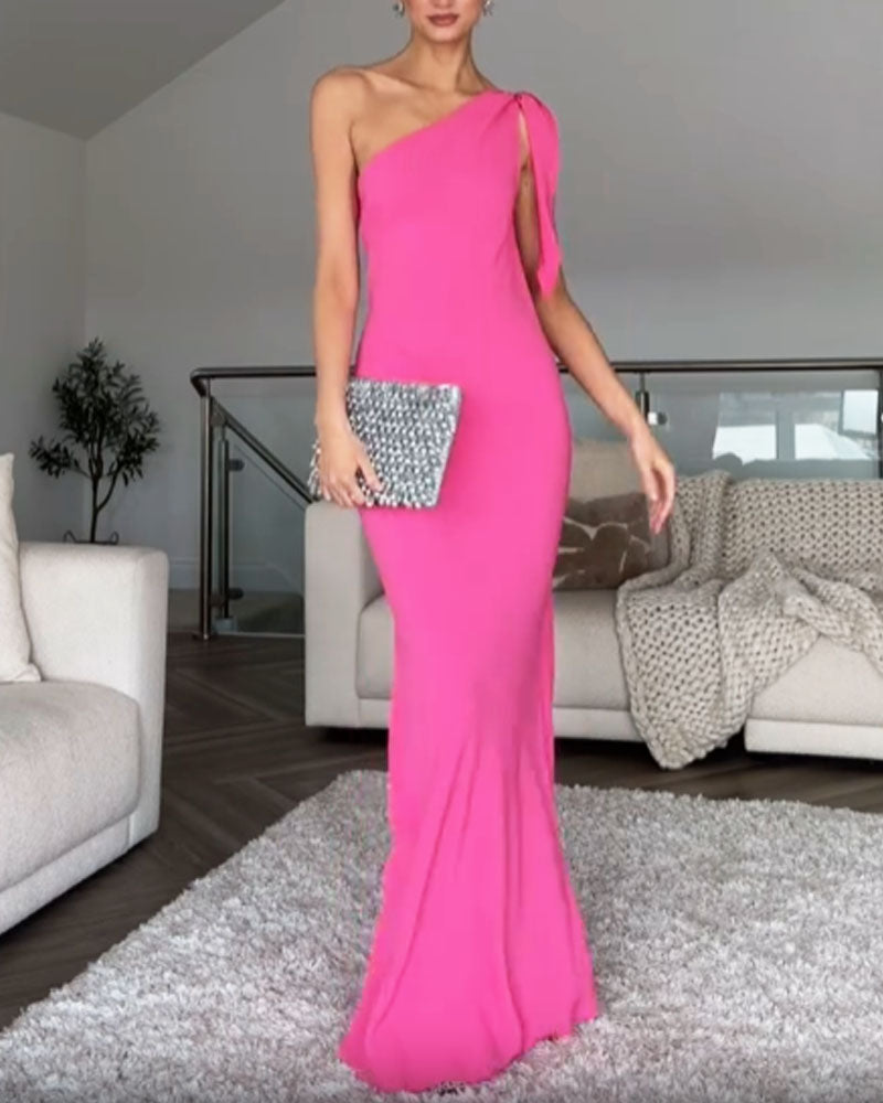 Vestido elegante con cordones y hombros lisos